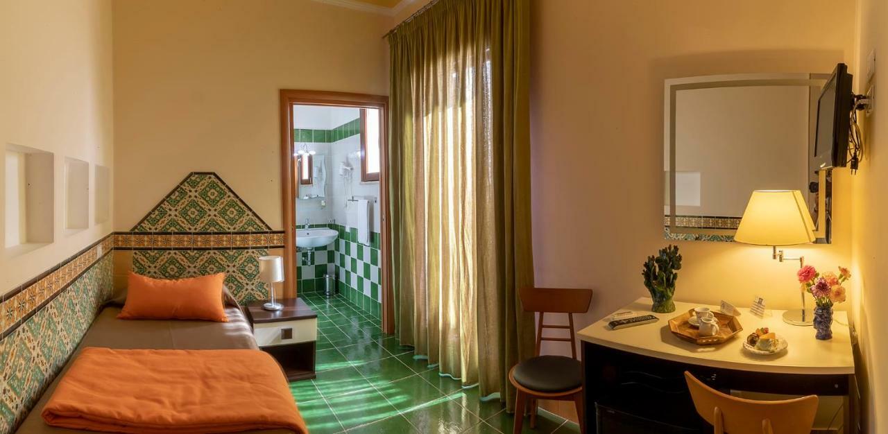 סן ויטו לו קאפו Hotel Riva Del Sole מראה חיצוני תמונה